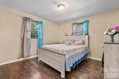 3246 21st Avenue NE, Hickory, NC 28601 - Photo 8