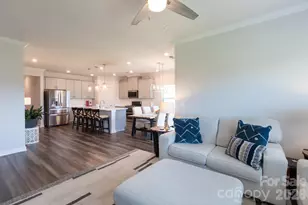 11809 Red Leaf Dr, Charlotte, NC 28215 - Photo 8