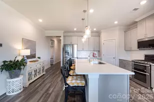 11809 Red Leaf Dr, Charlotte, NC 28215 - Photo 12