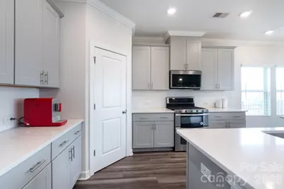 11809 Red Leaf Drive, Charlotte, NC 28215 - Photo 14
