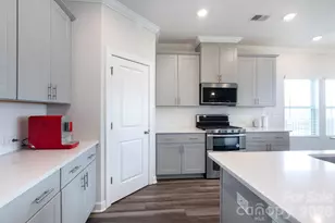 11809 Red Leaf Dr, Charlotte, NC 28215 - Photo 14