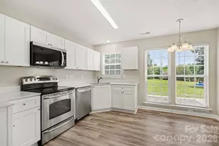 9806 Coriander Ct, Charlotte, NC 28215 - Photo 6