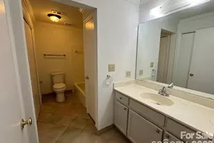 6049 Treetop Ct, Charlotte, NC 28212 - Photo 18