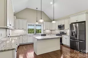 17 Hamilton Woods Ln, Etowah, NC 28729 - Photo 14