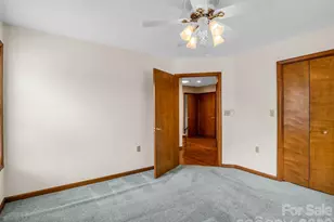 341 Laurel Park Pl, Hendersonville, NC 28791 - Photo 12