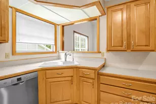 341 Laurel Park Pl, Hendersonville, NC 28791 - Photo 16