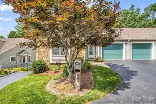 341 Laurel Park Pl, Hendersonville, NC 28791 - Photo 2
