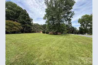3930 Fircrest Drive, Charlotte, NC 28217 - Photo 4