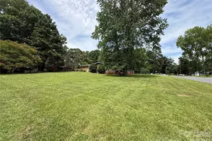 3930 Fircrest Dr, Charlotte, NC 28217 - Photo 4