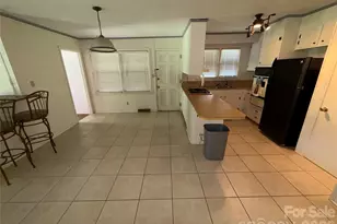 3930 Fircrest Dr, Charlotte, NC 28217 - Photo 10