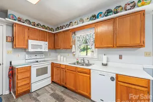 219 Hookers Gap Rd, Candler, NC 28715 - Photo 10