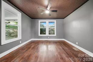 718 11th St Pl NW, Hickory, NC 28601 - Photo 6