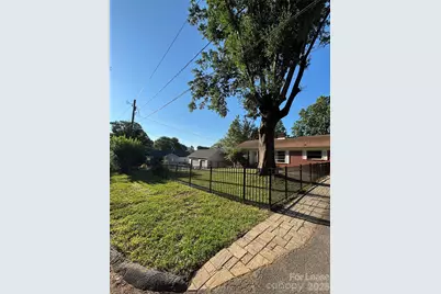 1921 4th Avenue NW, Hickory, NC 28601 - Photo 2