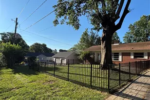 1921 4th Ave NW, Hickory, NC 28601 - Photo 2