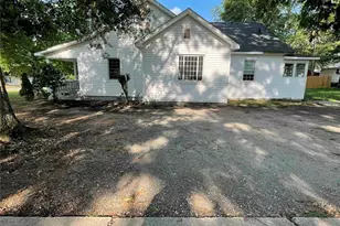 202 Marion St, Clover, SC 29710 - Photo 2