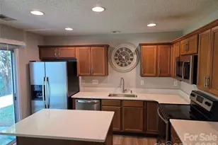 10115 Forest Landing Dr, Charlotte, NC 28213 - Photo 2