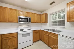 129 Winding Canyon Dr, Charlotte, NC 28214 - Photo 10