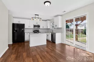 2043 Grimley Ln, Fort Mill, SC 29707 - Photo 8