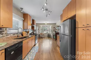 137 Exeter Ct, Hendersonville, NC 28791 - Photo 4