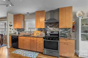 137 Exeter Ct, Hendersonville, NC 28791 - Photo 6