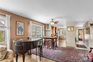 137 Exeter Ct, Hendersonville, NC 28791 - Photo 2