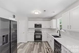 4923 Eagle Creek Dr, Charlotte, NC 28269 - Photo 10