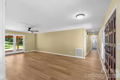 4024 Wandering Lane NE, Hickory, NC 28601 - Photo 4