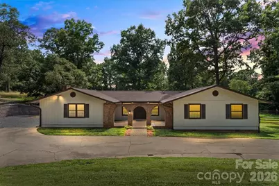 4024 Wandering Lane NE, Hickory, NC 28601 - Photo 2
