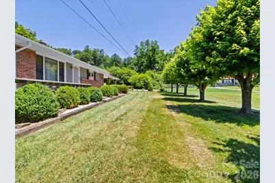 39 Hawthorne Lane, Burnsville, NC 28714 - Photo 2