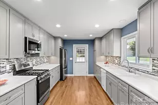 39 Hawthorne Ln, Burnsville, NC 28714 - Photo 6