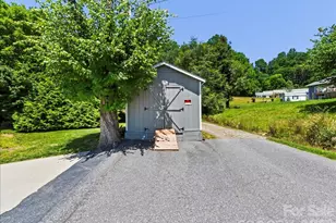 39 Hawthorne Ln, Burnsville, NC 28714 - Photo 44