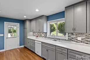 39 Hawthorne Ln, Burnsville, NC 28714 - Photo 10