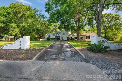 333 E Chestnut Street, Troy, NC 27371 - Photo 2
