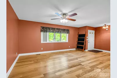 156 Deer Run, Hendersonville, NC 28739 - Photo 2