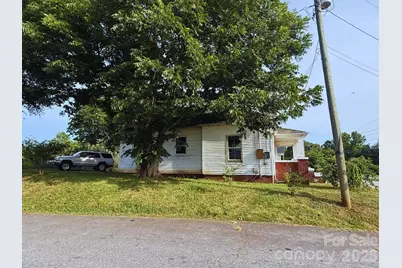 241 S Ervin Avenue, Newton, NC 28658 - Photo 4