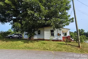 241 S Ervin Ave, Newton, NC 28658 - Photo 4