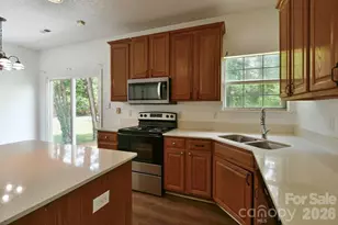8406 Bedford Green Ln, Charlotte, NC 28215 - Photo 8