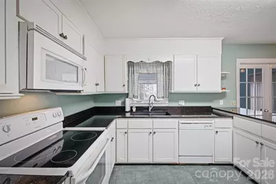 1806 Kyle Court NE, Lenoir, NC 28645 - Photo 8