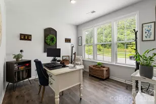 10397 Paper Birch Dr, Charlotte, NC 28215 - Photo 8