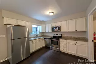 9111 Sharonbrook Dr, Charlotte, NC 28210 - Photo 4