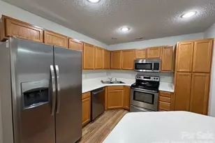 10049 University Park Ln, Charlotte, NC 28213 - Photo 8