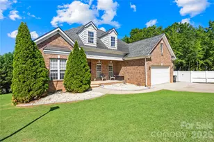 3129 Linkside Ct, Fort Mill, SC 29715 - Photo 2