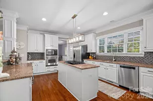 710 Fairway Point Dr, Tega Cay, SC 29708 - Photo 12