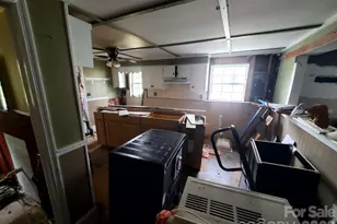 209 E James St, La Grange, NC 28551 - Photo 8