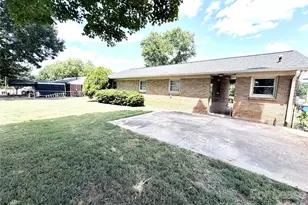 2623 Sherry Ln, Gastonia, NC 28054 - Photo 4