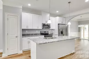 500 Dawn Cir, Charlotte, NC 28213 - Photo 4