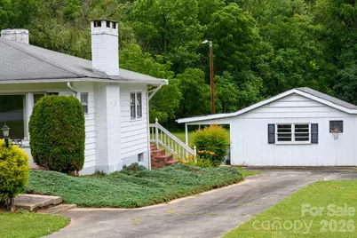 940 Meadowlane Drive NW, Lenoir, NC 28645 - Photo 4