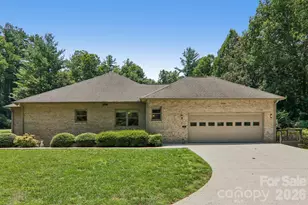 208 Arbor Ln, Hendersonville, NC 28791 - Photo 2