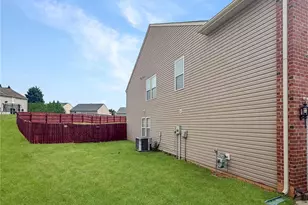 336 Farm Springs Dr, Mount Holly, NC 28120 - Photo 2