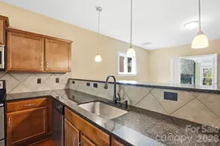 2740 Bramble Ridge Ct, Charlotte, NC 28215 - Photo 12